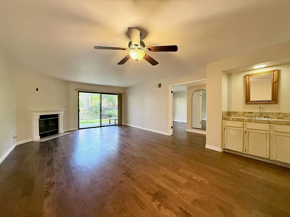 7303 Calle De Fuentes