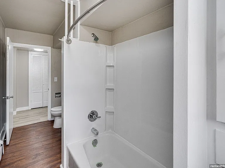 536 Algoma Blvd — Photo 16