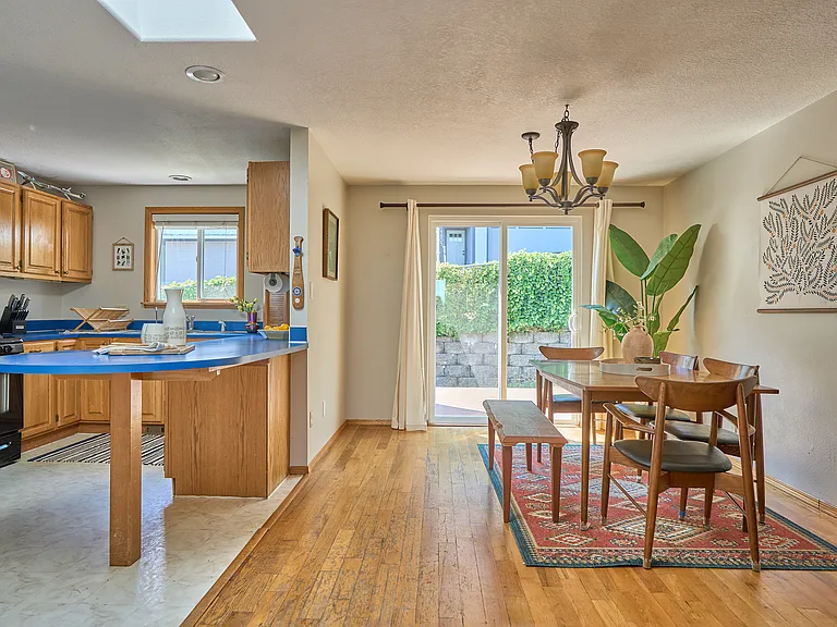 Kitchen/Dining Area