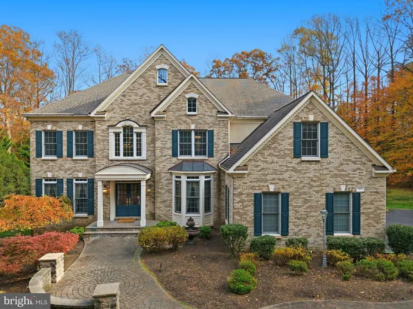 9712 Thorn Bush Dr, Fairfax Station, VA 22039