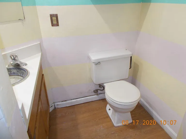 556 1/2 E 2nd Ave — Photo 5