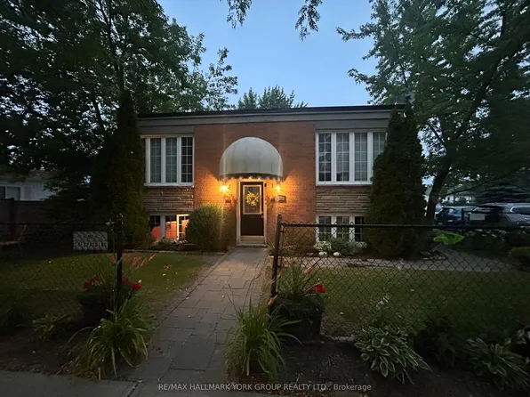 948 Lake Dr E #101, Georgina, ON L0E 1L0