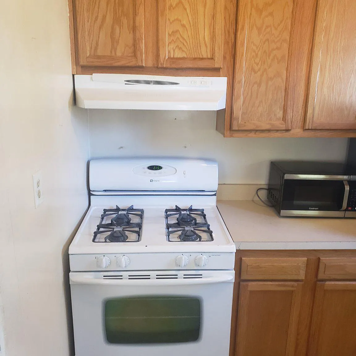 2 bed, 1.0 bath, 840 sqft, $1,850 — Photo 2