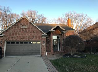 31346 Broderick Dr, Chesterfield, MI 48051