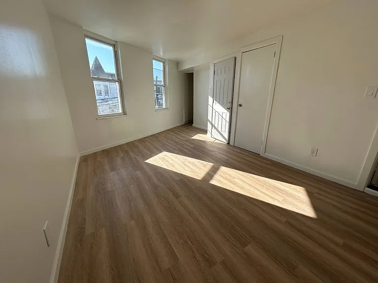 681 Rhinelander Ave #2 — Photo 2