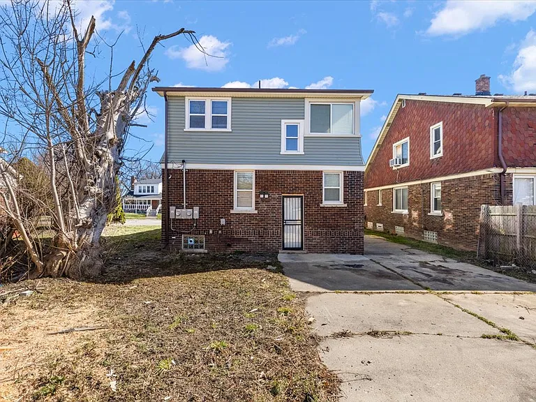 5741 Lakewood St — Photo 8