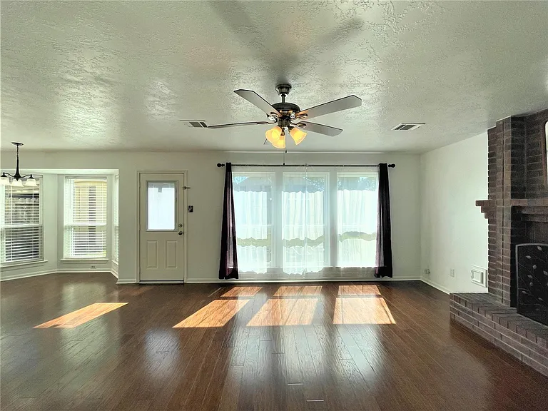 834 Island Meadow Ct — Photo 10
