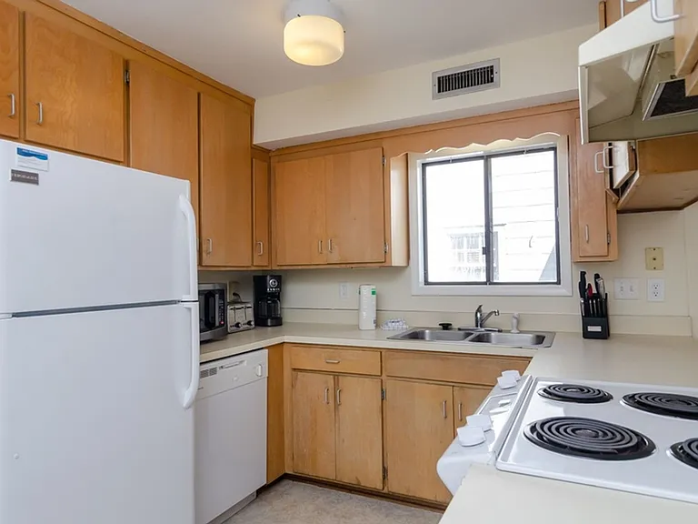 13 E Henderson St #2 — Photo 9
