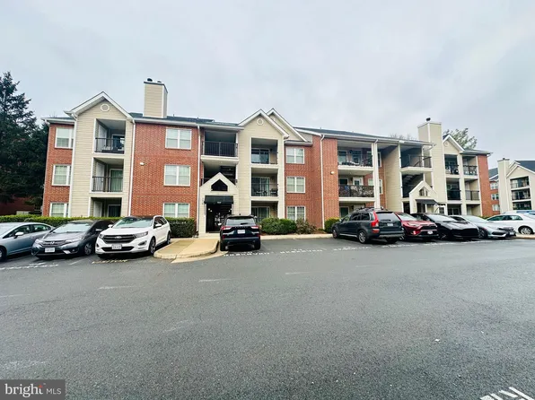 3310 Wyndham Cir APT 115, Alexandria, VA 22302