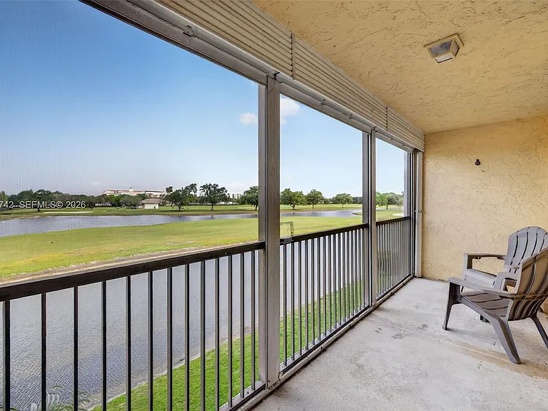 3100 W Rolling Hills Cir #303 — Photo 1