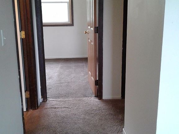5th image of 628 W 63rd St APT 3