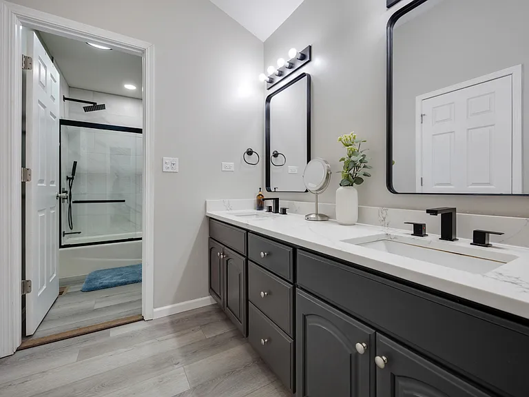 25W055 Canary Ct — Photo 16