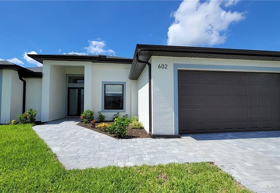 602 SW 15th Ter