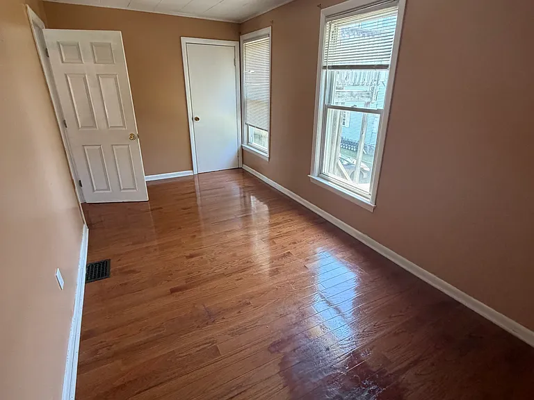 85R Glen St #1 — Photo 5