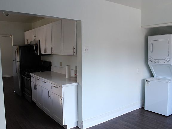 5th image of 1264 W Court St