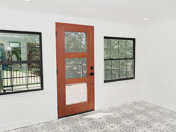 3rd image of 387 Dogwood Ln