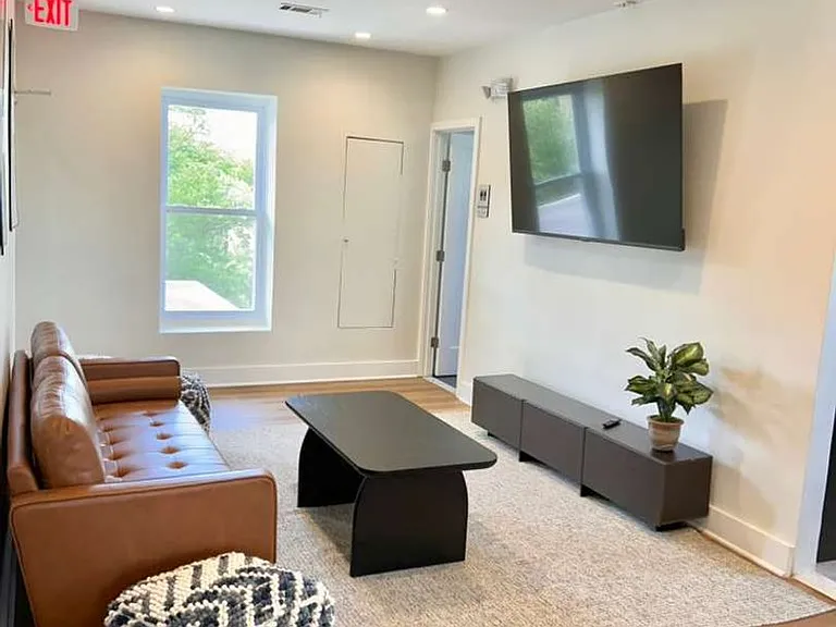 Park East Apartments — Photo 32
