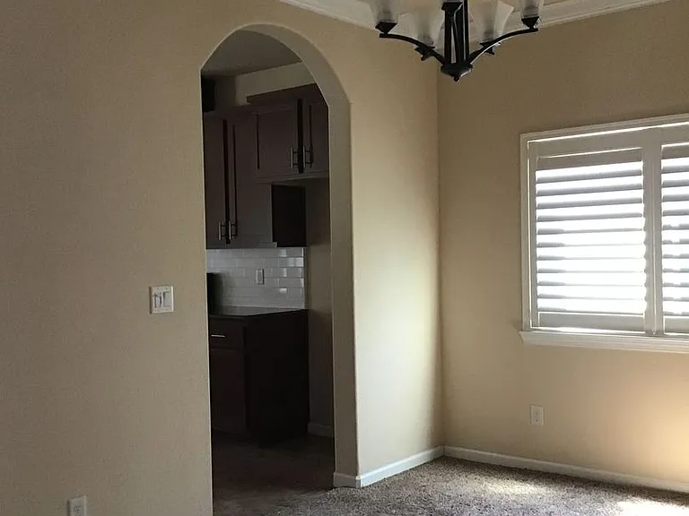 5635 Meadow Brook Way — Photo 4
