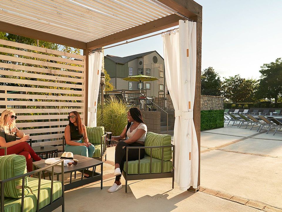 Unwind in private poolside cabanas and enjoy resort-style relaxation at The Preserve at Tuscaloosa.