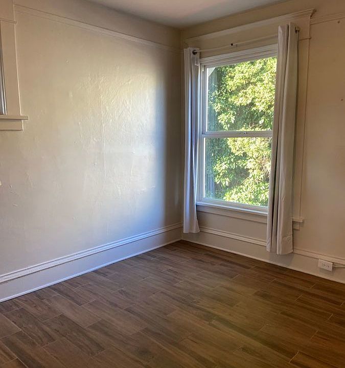 1st image of 4723 18th Ave NE Unit 4
