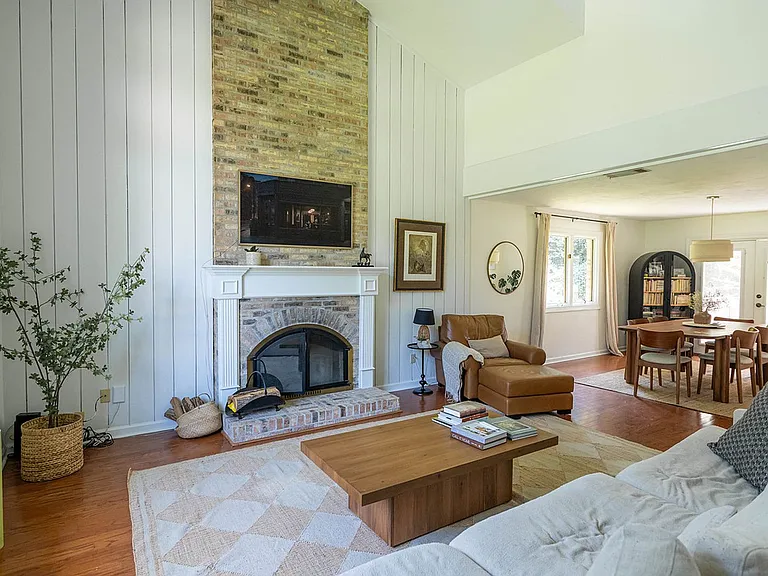 3724 Longchamp Cir — Photo 2