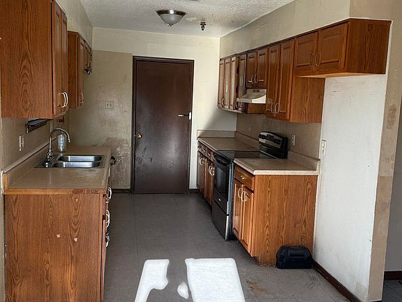2nd image of 2644-2646 Helena St