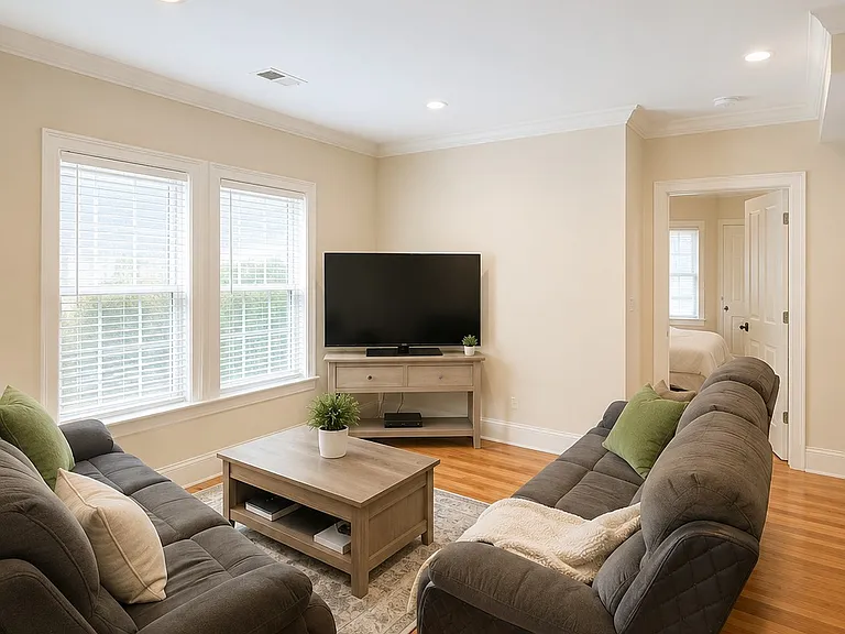 25 Lothrop St #2 — Photo 5