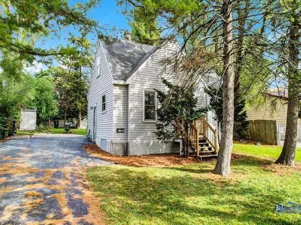 708 S Cedarwood Cir, Round Lake Heights, IL 60073