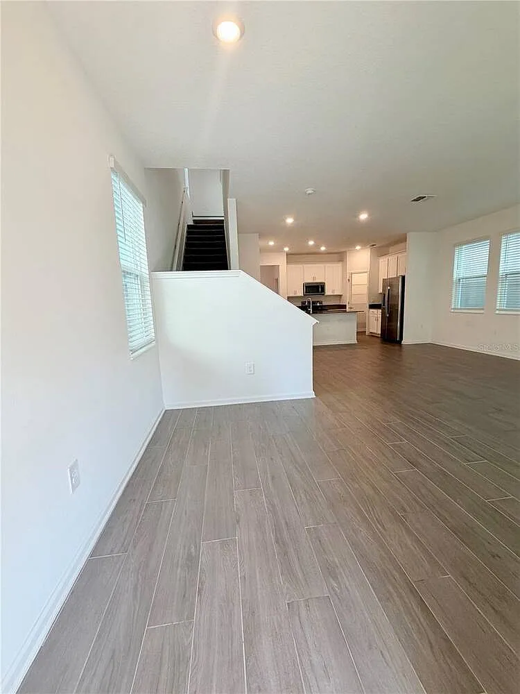 4 bed, 3.0 bath, 2023 sqft, $2,500 — Photo 3