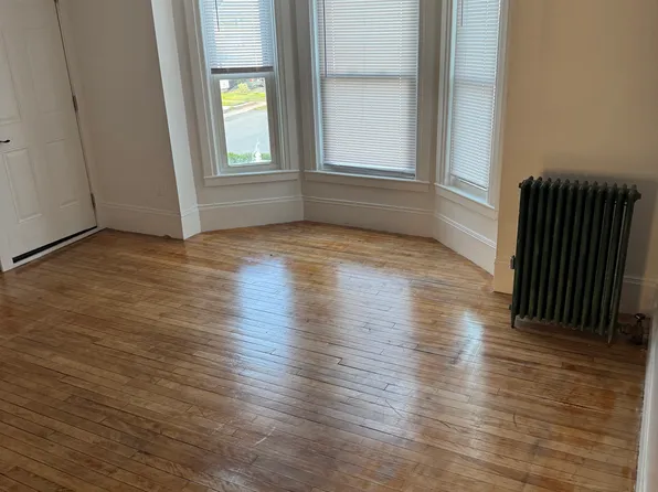 106 Cottage St Floor 2, Leominster, MA 01453