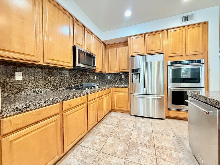 863 Dederick Ct — Photo 18