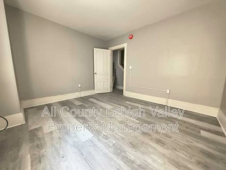 427 W Berwick St — Photo 8