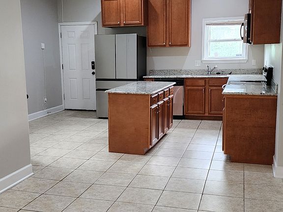 3rd image of 4167B Washington Blvd