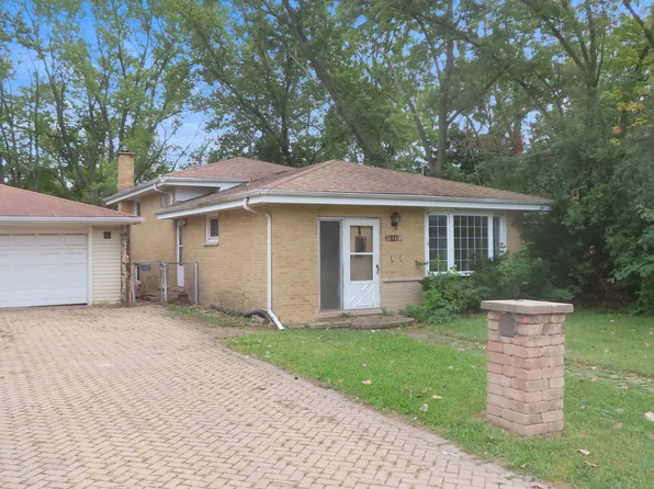 127 S Addison Rd, Wood Dale, IL 60191