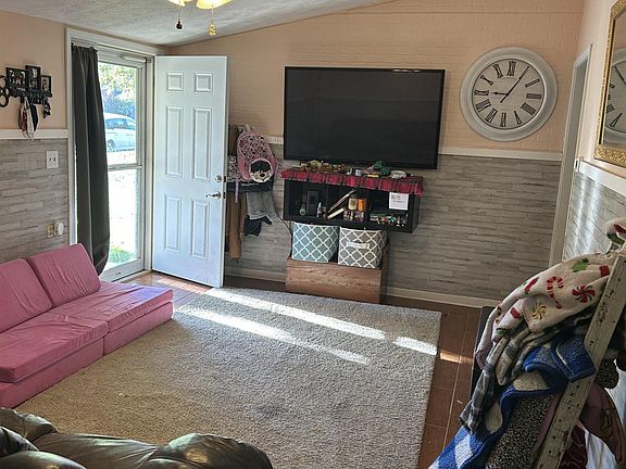 4th image of 2931 Virginia St