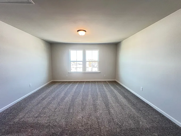 1312 Hollyview Ave — Photo 12