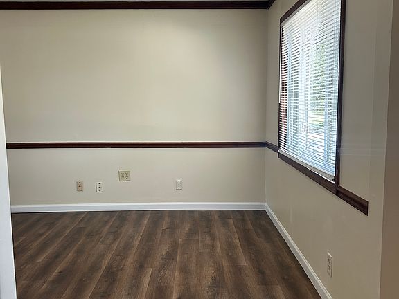 4th image of 4783 Bradley Dr