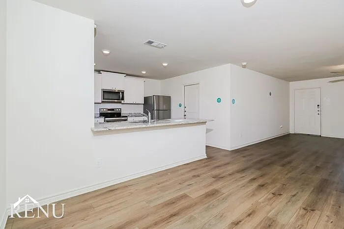 220 Crescent Park Dr — Photo 7