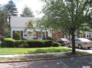 2 Wilton St, New Hyde Park, NY