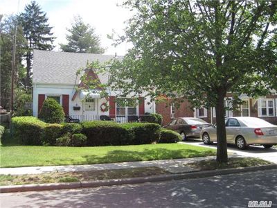 2 Wilton St, New Hyde Park, NY, 11040