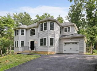 322 Lees Run Cir, East Stroudsburg, PA 18302