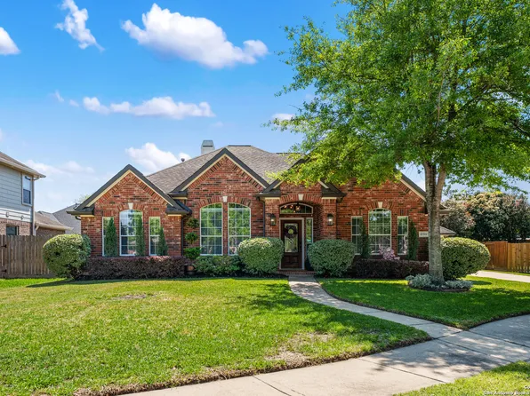 17719 Riata Lake Dr, Cypress, TX 77433