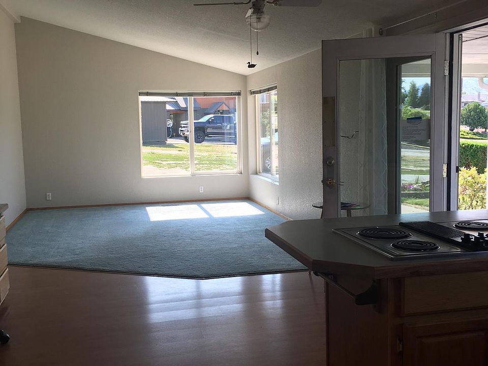 Family room off of kitchen with eating area