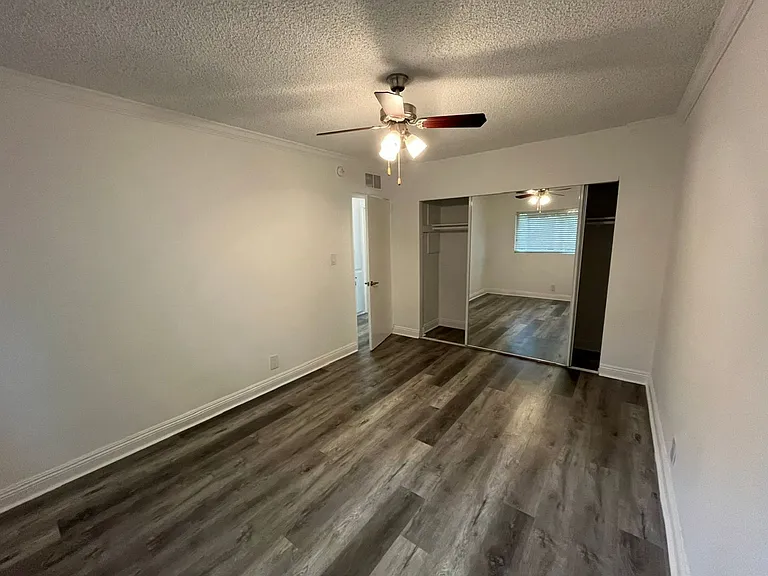 Washington Apartments...Prime Westside Location! CALL NOW! — Photo 13