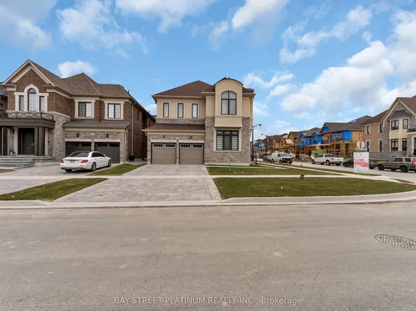18 Woodgate Pines Dr, Vaughan, ON L4H 4A8