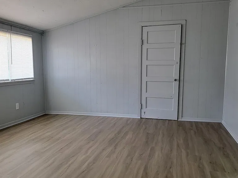 929 W 6th St #3 — Photo 3