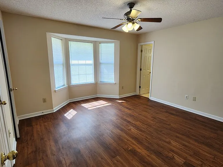 906 Rice Ct — Photo 15