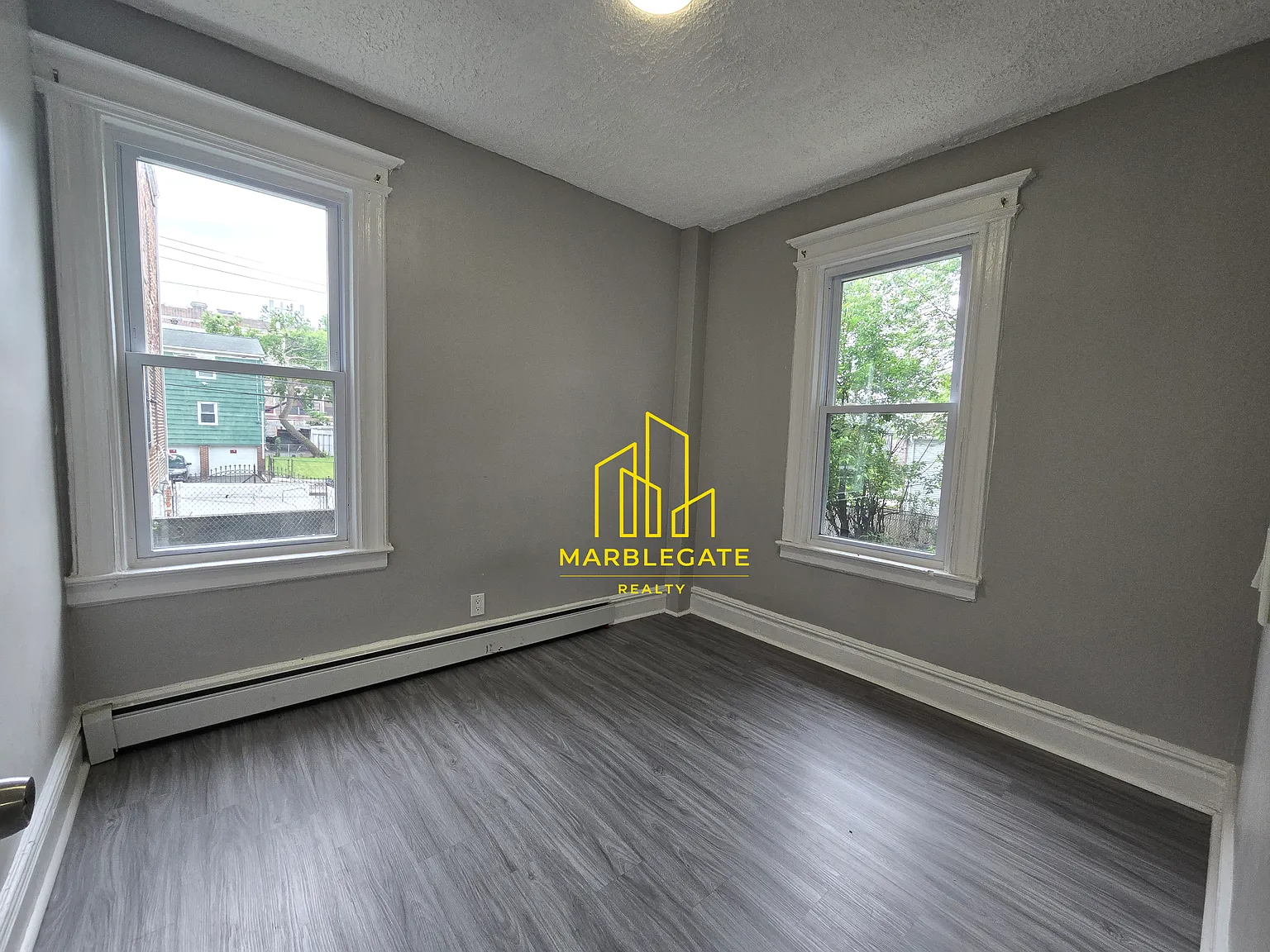 3 bed, 1050 sqft, $2,100 — Photo 4