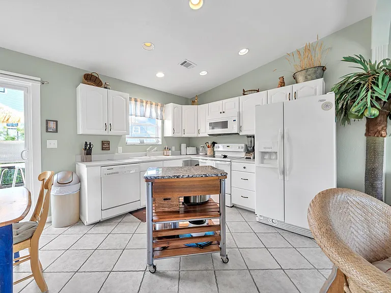 19 Daytona St — Photo 10