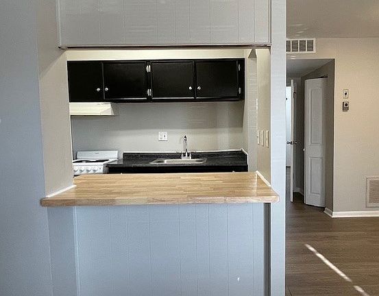 5th image of 444 S Ashland Ave #B-05